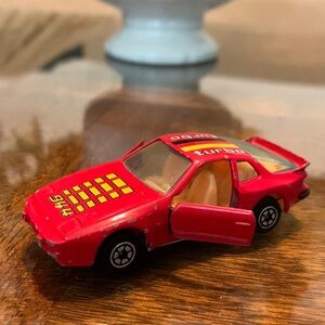 Yatming No. 1089 Red Porsche 944 Turbo 1986 Doors Open Car Metal collectible Toy